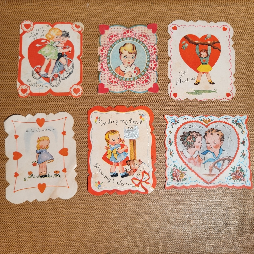 Vintage Set of 6 Scalloped Edge Cards